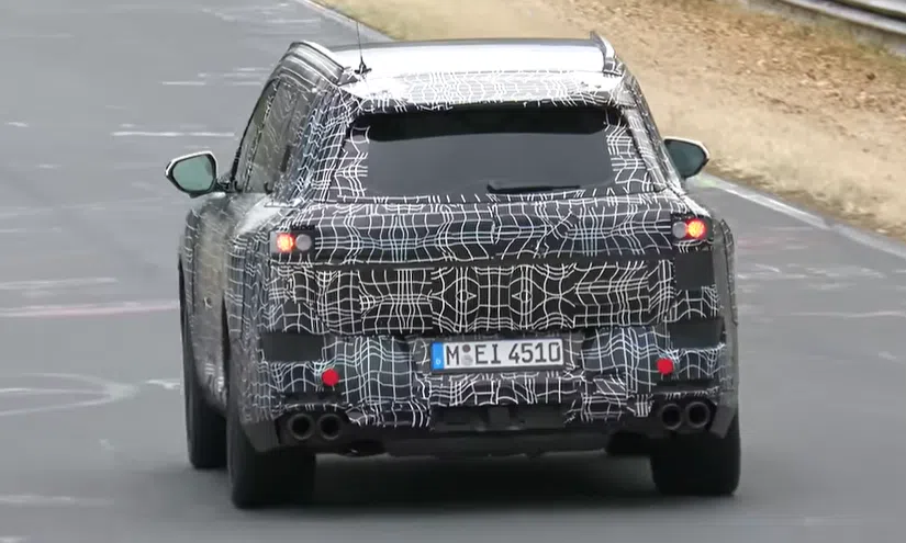 BMW X7 met v8